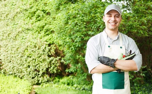 Booking and payment terms for a gardening service